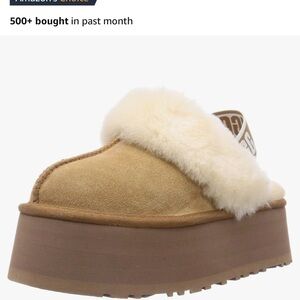 UGG Women's Funkette Slipper
Chestnut colors